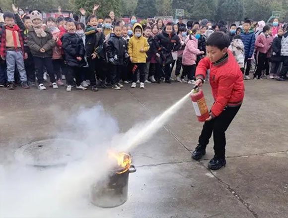 做到“七不 一斷”杜絕學(xué)?；鸹?/>
                                                                </div>
                            <div   id=